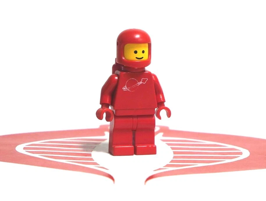 LEGOLAND Lego Space Minifigure Red Astronaut sp005 Vintage Original #2 - Image 1 of 1