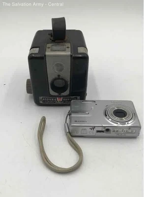 Lote de 2 cámaras instantáneas Kodak M893 IS y Brownie Hawkeye con correa Foto 1 de 4