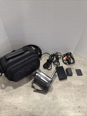 Canon ZR500 MiniDV Camcorder +2 Batteries, 1 Charger, And Bag GUC - Image 1 of 4