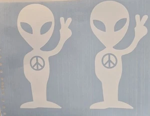 6" ALIEN UFO PEACE SIGN VINILO CALCOMANÍA PEGATINA Laptop parachoques ventana troquelado - Imagen 1 de 1