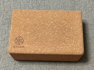 Gaian Brand Kork Yoga Block 9”x6”x4” dick stabil - Bild 1 von 10