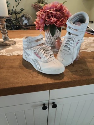 Reebok Big Girls Talla 5 Freestyle Foto 1 de 4