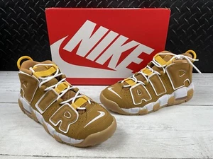 NIKE AIR MORE UPTEMPO (GS) “WHEAT” 7Y WMNS SIZE 8.5 DQ4713-700 NEW POLLEN/WHITE - Picture 1 of 12
