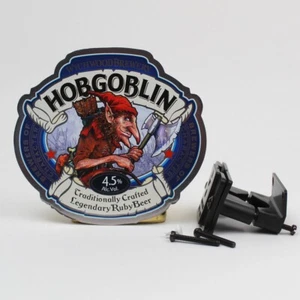 Insignia de bomba de cerveza rubí Hobgoblin de Wychwood Brewery con clip y fijaciones. Nuevo y como nuevo. - Imagen 1 de 3