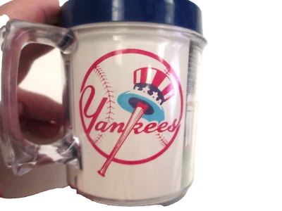 Vintage 1995/96 New York Yankees /I HOP Plastic Team Photo Mug W/Handle SGA 8 Oz - Image 1 of 4