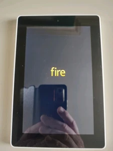 Amazon Kindles Fire (4th Gen), White, 8gb, 7" - Picture 1 of 3