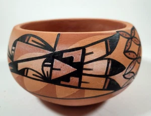 Native American Pottery Bowl R. Chinana Jemez Pueblo Hand Coiled and Painted - Imagen 1 de 6