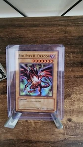 Red Eyes Black Dragon DB1-EN126 Super Rare Yugioh Card Dark Beginnings - Picture 1 of 3