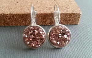 Kristall Druzy Ohrringe, Metallic Rose, Faux, Acryl, Silber Leverback - Bild 1 von 4
