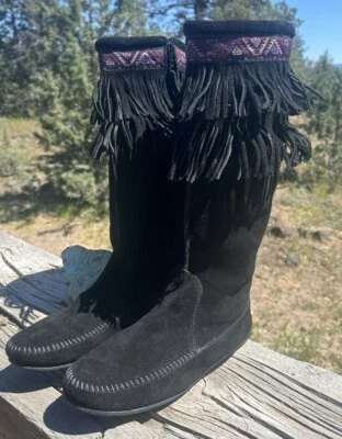 Botas mocassim femininas Minnetonka couro preto altura do joelho tamanho 11 estilo 1679 - Imagem 1 de 4