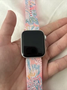 Apple Watch SE (2022) 40mm Starlight Aluminum Case with Sport Band, S/M (GPS... - Picture 1 of 6