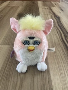 Furby Babys rosa und gelbe Haare mit Etikett Tiger Electronics Vintage 1999 getestet - Bild 1 von 3