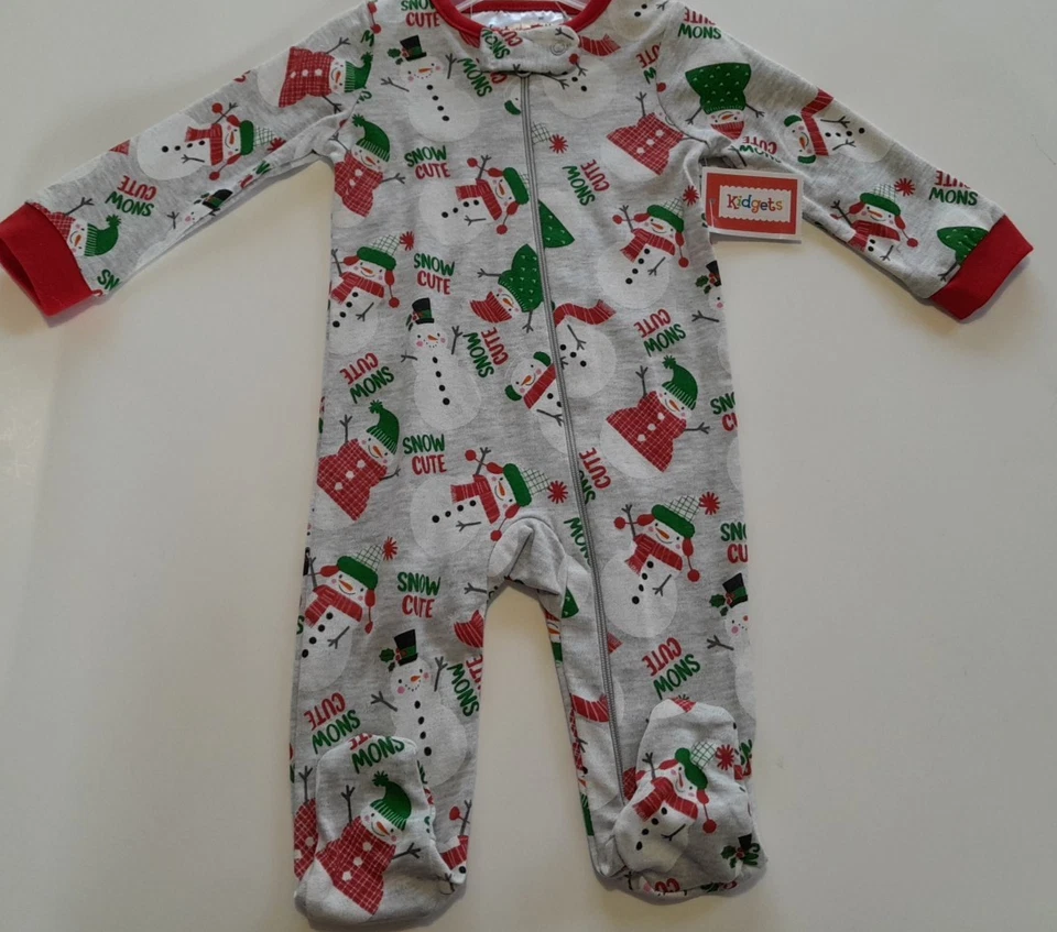 Pijama de Navidad Kidgets Baby 3/6M Rojo Verde Muñeco de Nieve Pies Dormir Nuevo con Etiquetas Foto 1 de 4