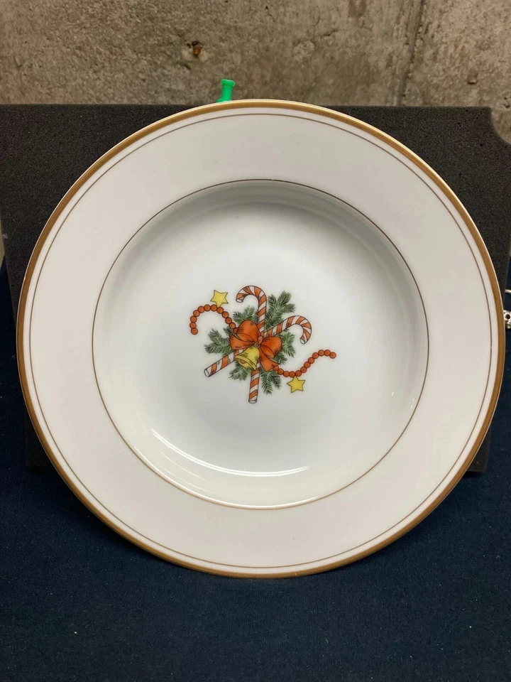 FITZ & FLOYD FITZ AND FLOYD -ST. NICHOLAS 9 INCH PASTA OR SOUP BOWLS --RARE MINT CONDITION