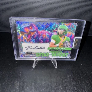 💥- 2024 Wild Card Dino-Might - DILLON GABRIEL - 1/2 PRC Auto Tyrannosaurus Rex - Imagen 1 de 2