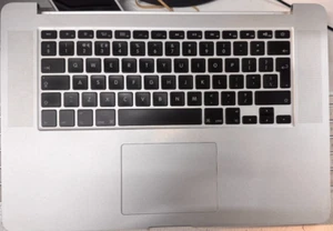 APPLE MACBOOK PRO RETINA 15" A1398 2013 14 PALMREST TOPCASE KEYBOARD UK 613-1325 - Picture 1 of 3