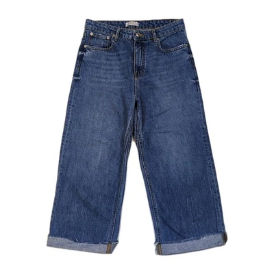 Pantalones de mezclilla Zara de pierna ancha recortados barril para mujer 4 dobladillo crudo tiro alto bohemio costero Foto 1 de 4