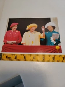 Postal de cuadro grande 1995 de la reina Isabel la reina mamá princesa Margarita - Imagen 1 de 3