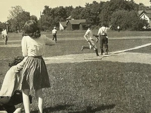 Foto De Colección Hombres Uniforme de Béisbol Hermosa Niñas Falda Juego Home Base Catcher - Imagen 1 de 3