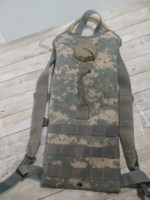 MOLLE II Modular Lightweight Hydration System Carrier Very Good - Image 1 of 4