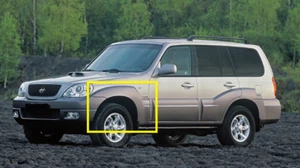 10/2004 to 12/2008 Hyundai HP Terracan - Fender guard exterior trim (Front/Left) - Picture 1 of 3