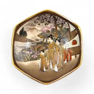 Satsuma Hexagonal Bowl, Kinkozan, Japan, c. 1920 - Picture 1 of 14