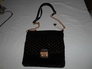 Bolso de Hombro Big Buddha Negro Terciopelo Sintético con Cremallera y Snap Tamaño Mediano - Imagen 1 de 4