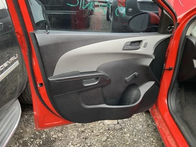 SONIC     2015 Front Door Trim Panel 1387914 Foto 1 de 4