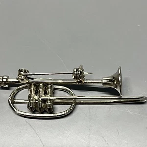Spilla tromba spilla tono argento metallo fascia gioielli strumento regalo per musicista - Foto 1 di 5