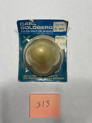 VINTAGE R/C CARL GOLDBERG 2 1/2"  NYLON SNAP - ON  SPINNER   #152  WHITE - Image 1 of 4