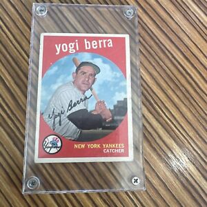 Vintage 1959 Autographed Yogi Berra #180 baseball card