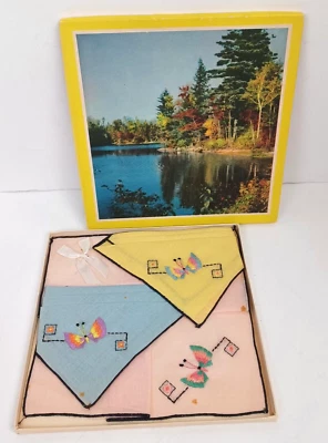 Juego de 3 Pañuelos Vintage Tela Bordada Diseño Mariposa En Caja LEER Foto 1 de 4