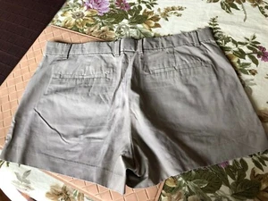 Womens Khakis by Gap Summer Shorts Size 6 Khaki - Picture 1 of 6