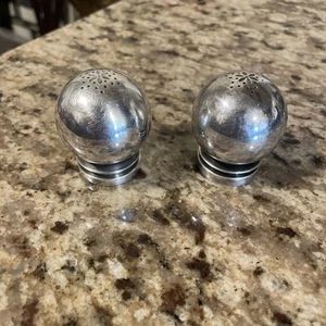 Georg Jensen. Pyramid salt and pepper shakers in sterling silver. Model 632 - Picture 1 of 5