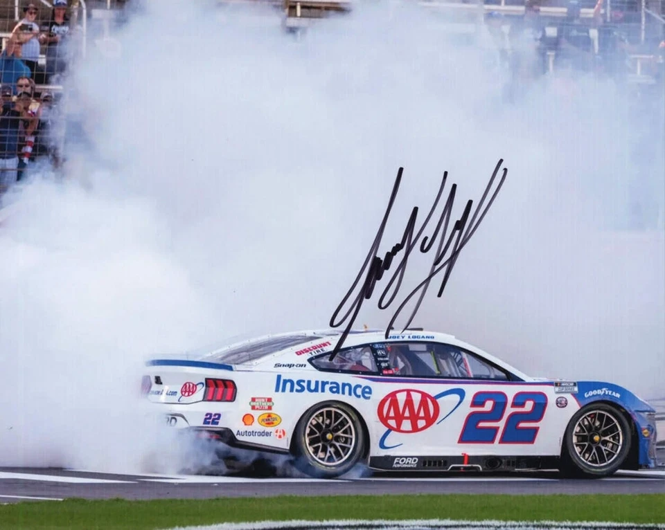 Autografiado 2025 Joey Logano #22 AAA Racing - Texas Race Win (Victory Burnout) S Foto 1 de 1