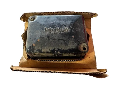 1957-1962 BUICK/CADILLAC/PONTIAC VOLTAGE REGULATOR 12V DELCO-REMY GENUINE OEM - Image 1 of 4