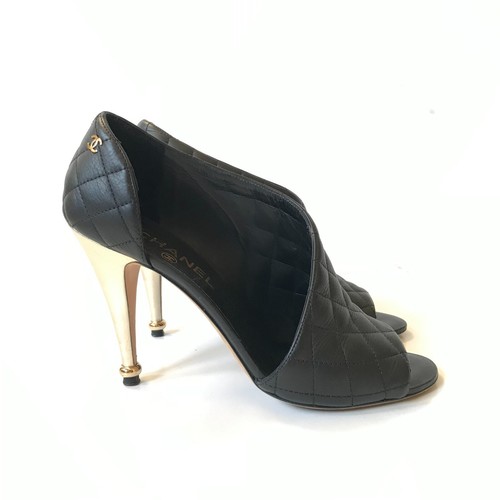 Chanel Logo Trapuntato Matelasse Tacchi Donna 39 Nero Oro Pelle D'Orsay Pump CC