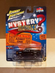 1/64 Johnny Lightning Pop Culture 1985 Toyota SR5 PICKUP TRUCK BLACK MARTY McFLY - Bild 1 von 2