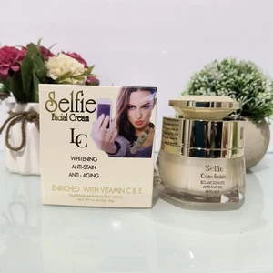 Lait Selfie 24 ore crema viso sbiancante antietà anti scottature con Vit C ed E - Foto 1 di 6