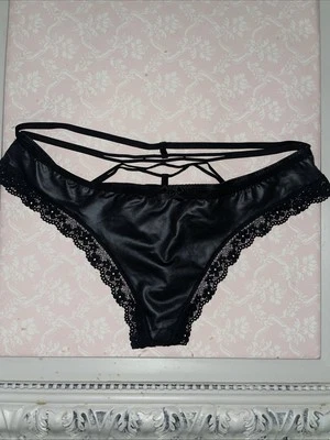 Victoria's Secret XL 仿皮丁字裤/弦绑带内裤黑色 — 第 1/4 张图片