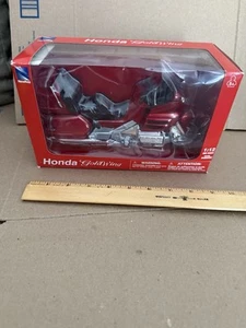 Honda Gold wing 2010 By NewRay 1:12 Scale. - Picture 1 of 7