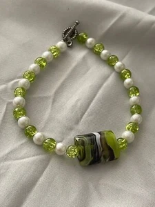 Handcrafted Green/White/Black Glass Beaded Bracelet - Picture 1 of 10
