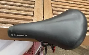 Asiento de bicicleta Schwinn estrecho deportivo negro sillín de bicicleta con poste cromado Black Ops de 16” - Imagen 1 de 8