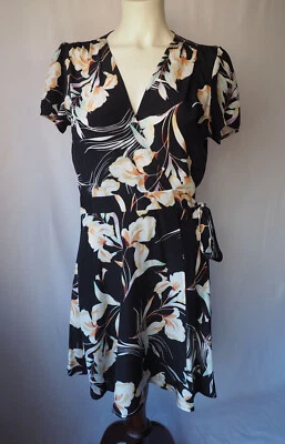 YUMI KIM 100% Silk Crepe de Chine Bay Breeze Black Kennedy Wrap Dress Floral S - Image 1 of 4