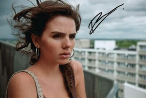 RUBY O. FEE - original signiertes Großfoto 20 x 30 cm Autogramm Tatort Köln - Bild 1 von 1