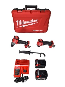 Milwaukee 3697-22 18V Taladro percutor inalámbrico y atornillador de impacto Kit combinado de 2 herramientas - Imagen 1 de 11