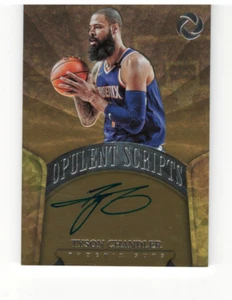 2017-18 Panini Opulence Script Opulenti Argento #20 Tyson Chandler Auto/25 - Foto 1 di 1