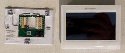 Honeywell TH9320WF5003 Wi-Fi 9000 3H/2C Thermostat 8E98 - Image 1 of 4