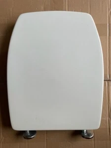 Vitruvit Ice Original White Toilet Seat and Cover Hi Gloss with Chrome hinges - Picture 1 of 9