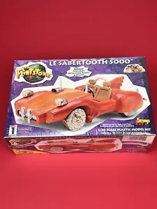 The Flintstones Le Sabertooth 5000 1/20 scale Plastic Model Kit Snap Fit - Picture 1 of 10